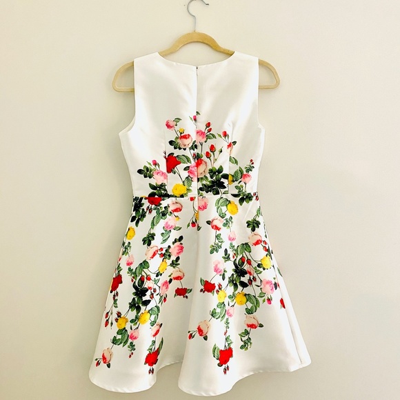 Molly Bracken Dress Floral Roses Fit & Flare Size - Picture 2 of 2